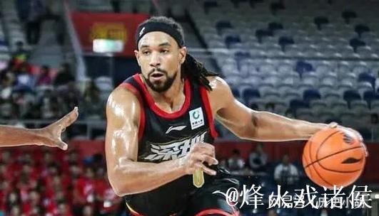 萨林杰封盖三分，长传助攻反击，奎因单手劈扣霸气收尾！