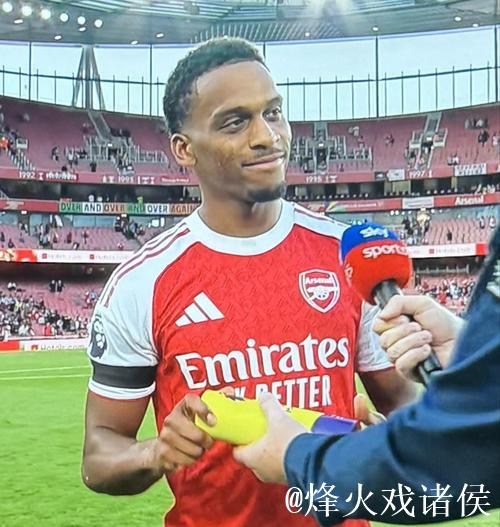 廷贝尔晒照庆祝主场胜利：球队展现强者风范